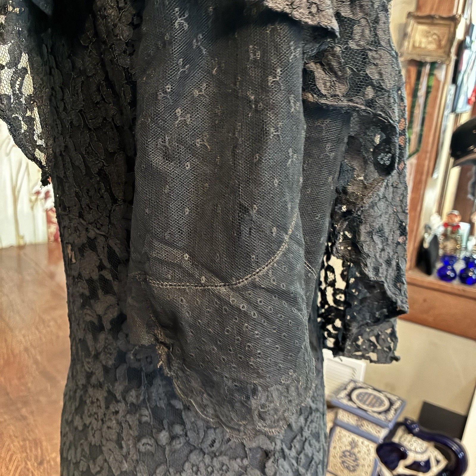 1920’S/30’S Black Art Deco Bias Cut Flutter Capelet Lace Evening Dress Small ￼