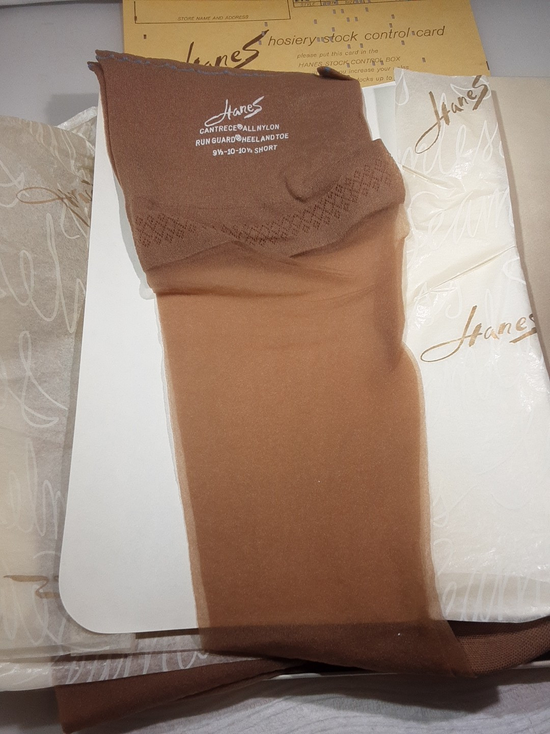 NOS 3 Pair VINTAGE HANES HOSIERY CANTRECE BARELY THERE 9.5 – 10.5 Short In Box