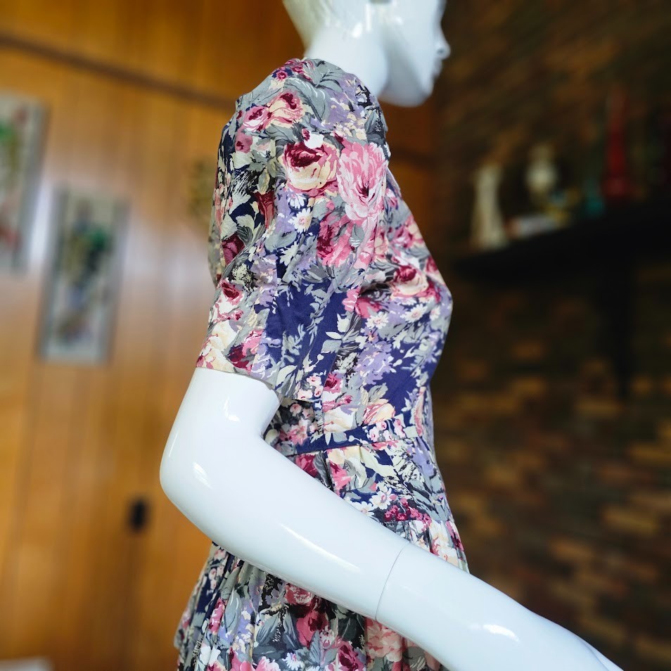 Vintage 80s Trad Wife Full Bloom Cottage Floral Puff Sleeve Modest Tea Dress M