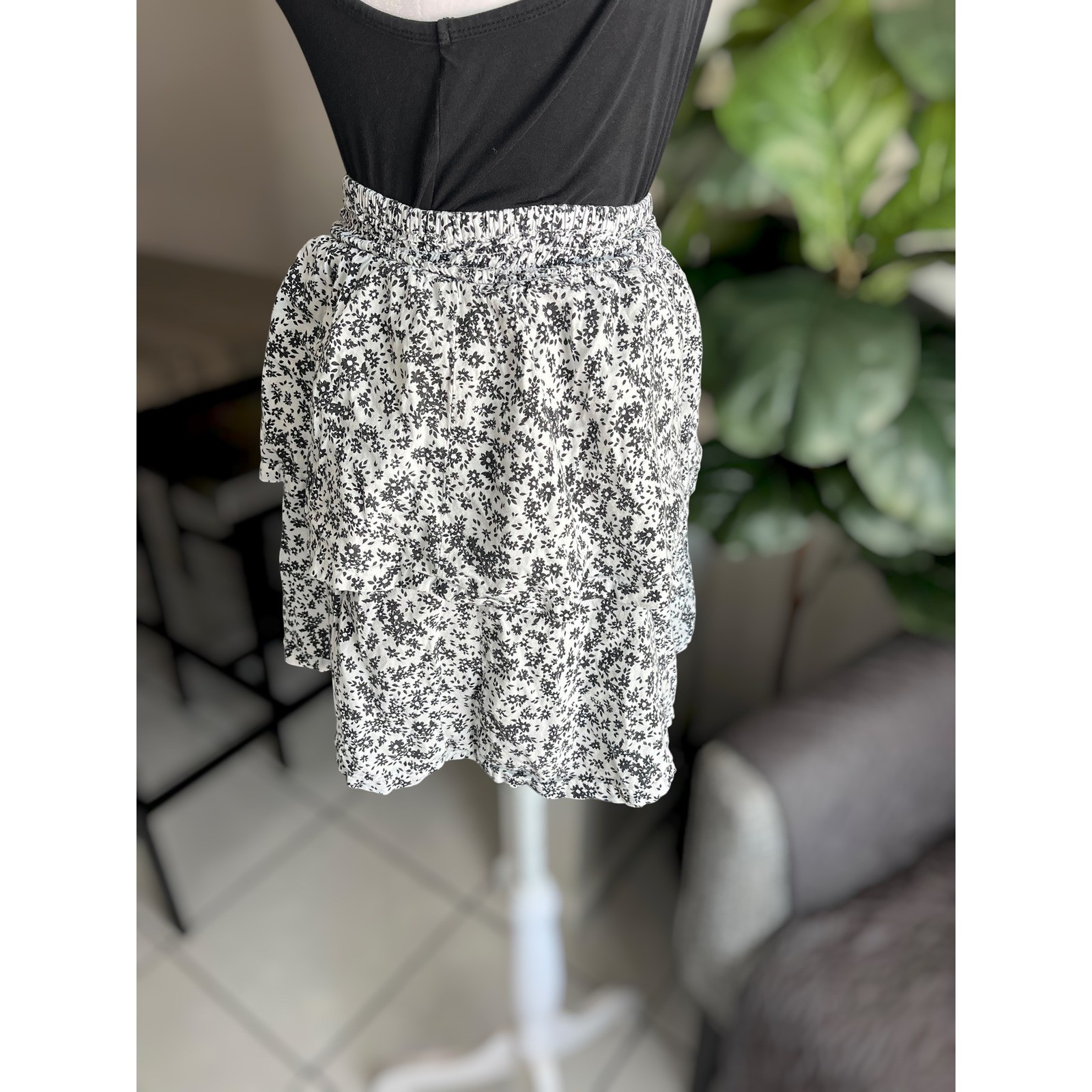 Old Navy Floral Tiered Ruffle Skirt Size L 10-12