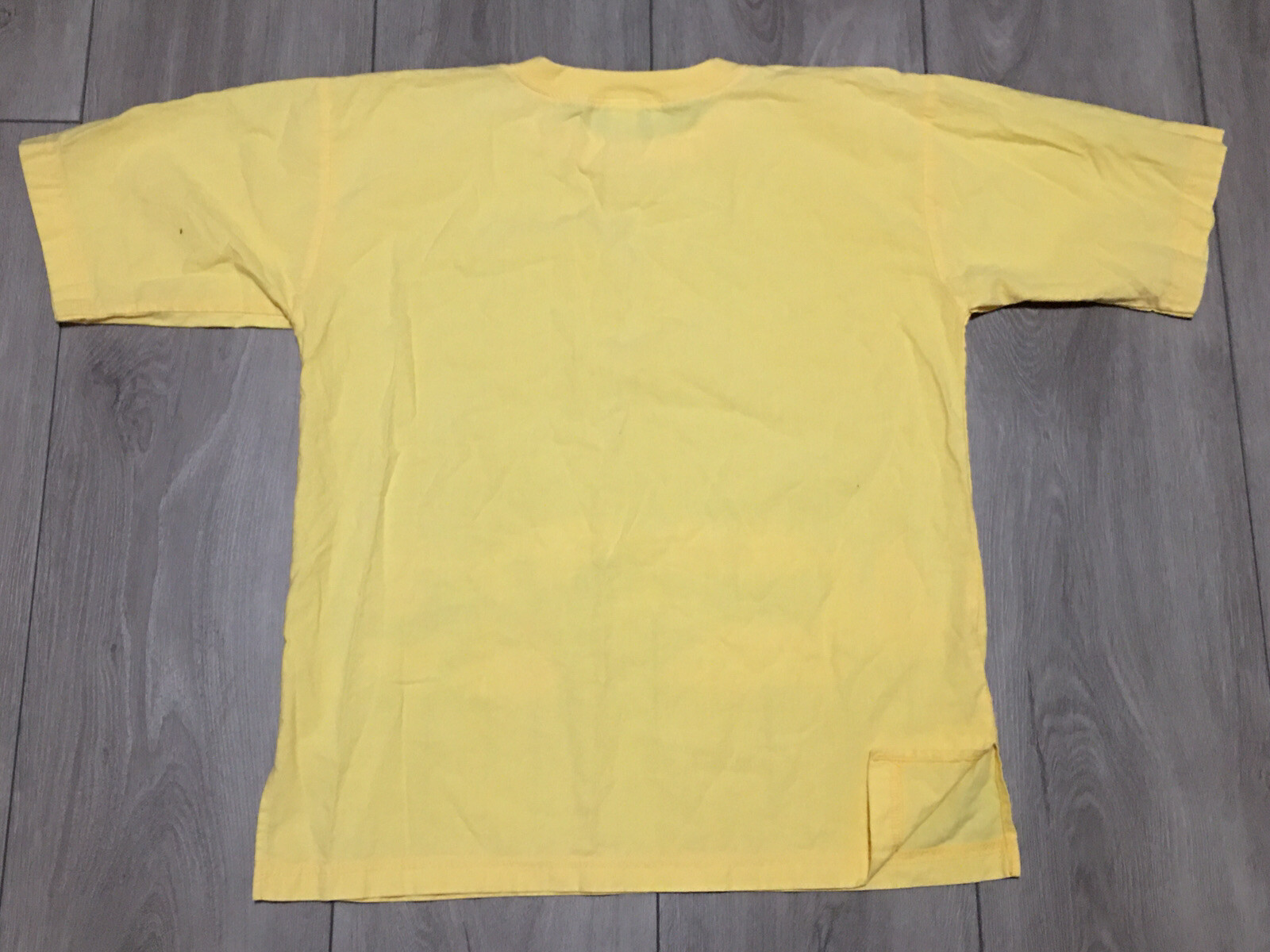 Vintage 1990’s SK Sport Yellow Surfing Beach T-shirt Men’s Sz Small Umbrellas