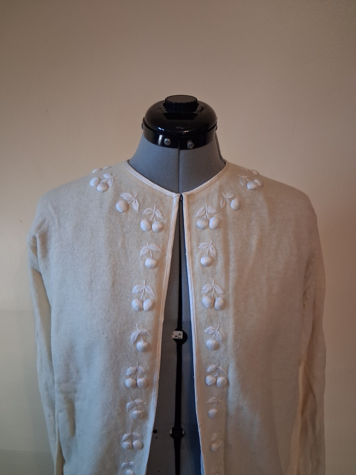 1950s Cardigan, Cherry Embroidered White And Cream Size M/L Lined Rockabilly 46