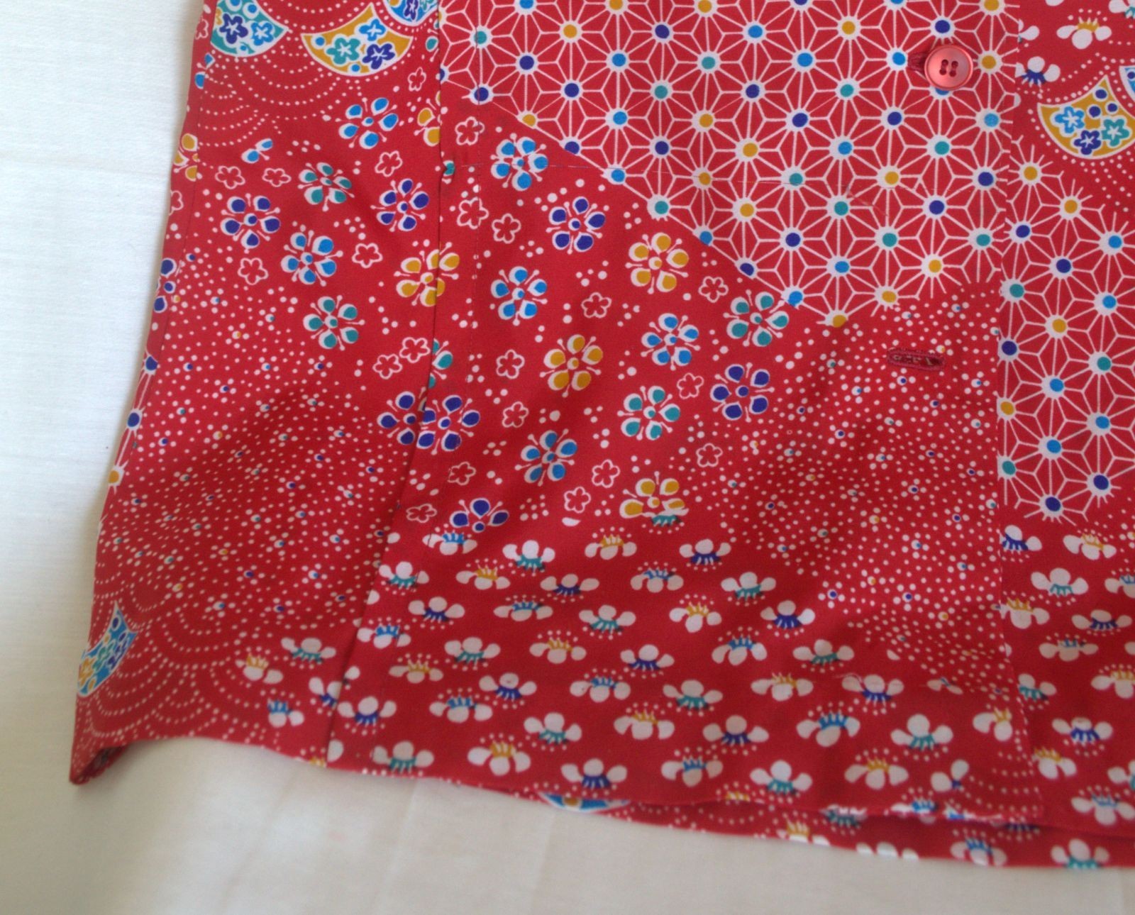 Free ship! Vintage 1960’s women’s red cap sleeve shirt Asian inspired polyester
