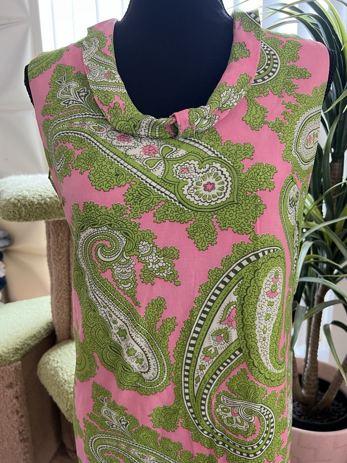 Psychedelic Paisley Print Pink & Green Vibrant Vintage 1960s Shift Dress