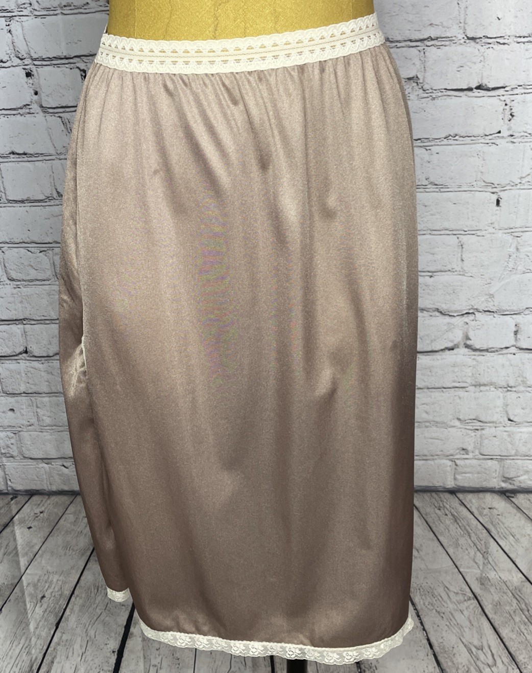 Vintage Mardor Half Slip Mocha Size Medium Lace Trim Slit 100% Nylon Tricot