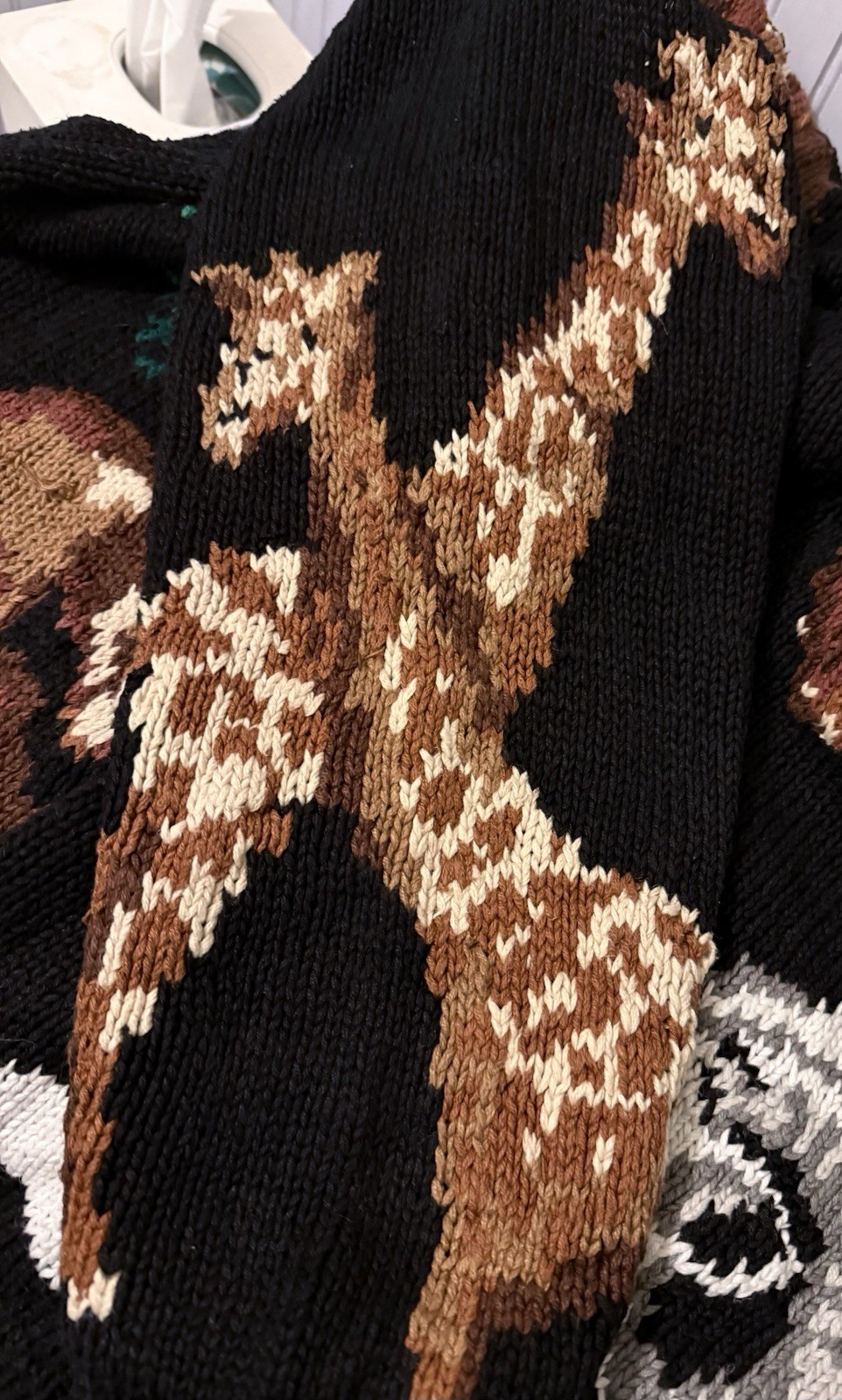 Vtg The Eagle’s Eye “World Wildlife Collection” hand-knit cardigan sweater Large