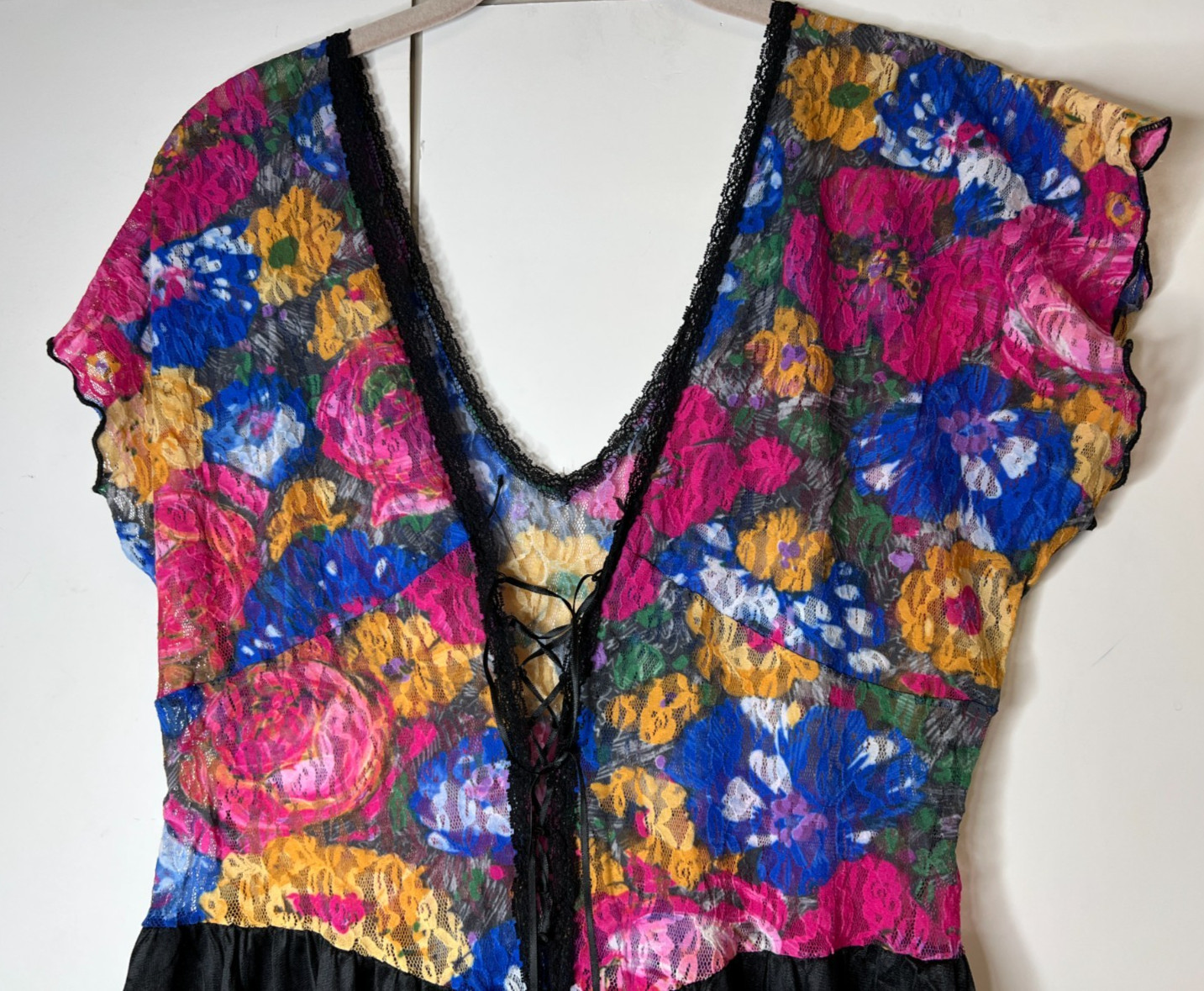 VTG Vandemere Size Large Multi-Color Lace Black Satin Nightgown Lace Up Bodice