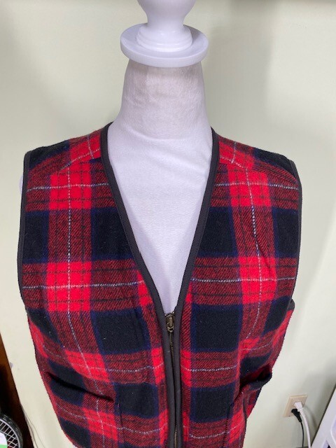 Vtg Marsh Landing Wool Blend Sweater Vest Women’s Sz S Red Buffalo Plaid Outdoor