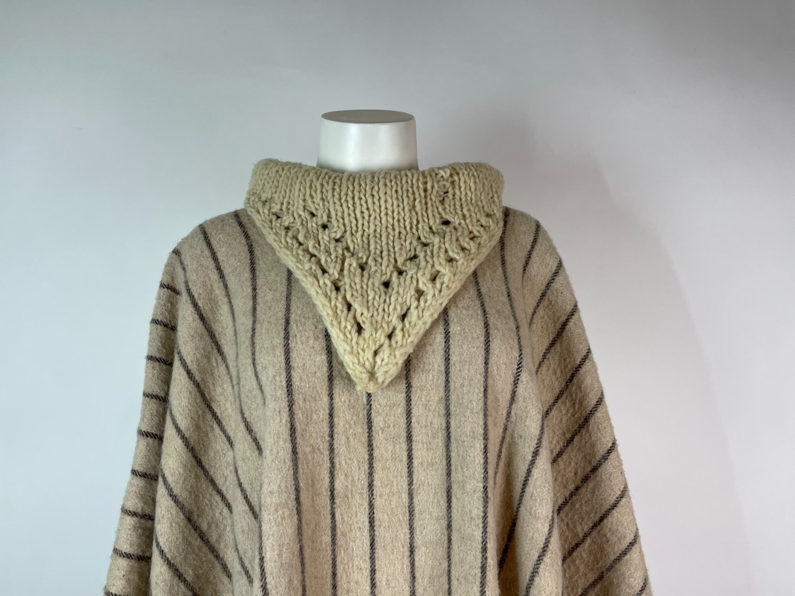 VTG. 70s HIPPY boho ETHNIC BLANKET striped MEXICAN PONCHO 44″ X 39″