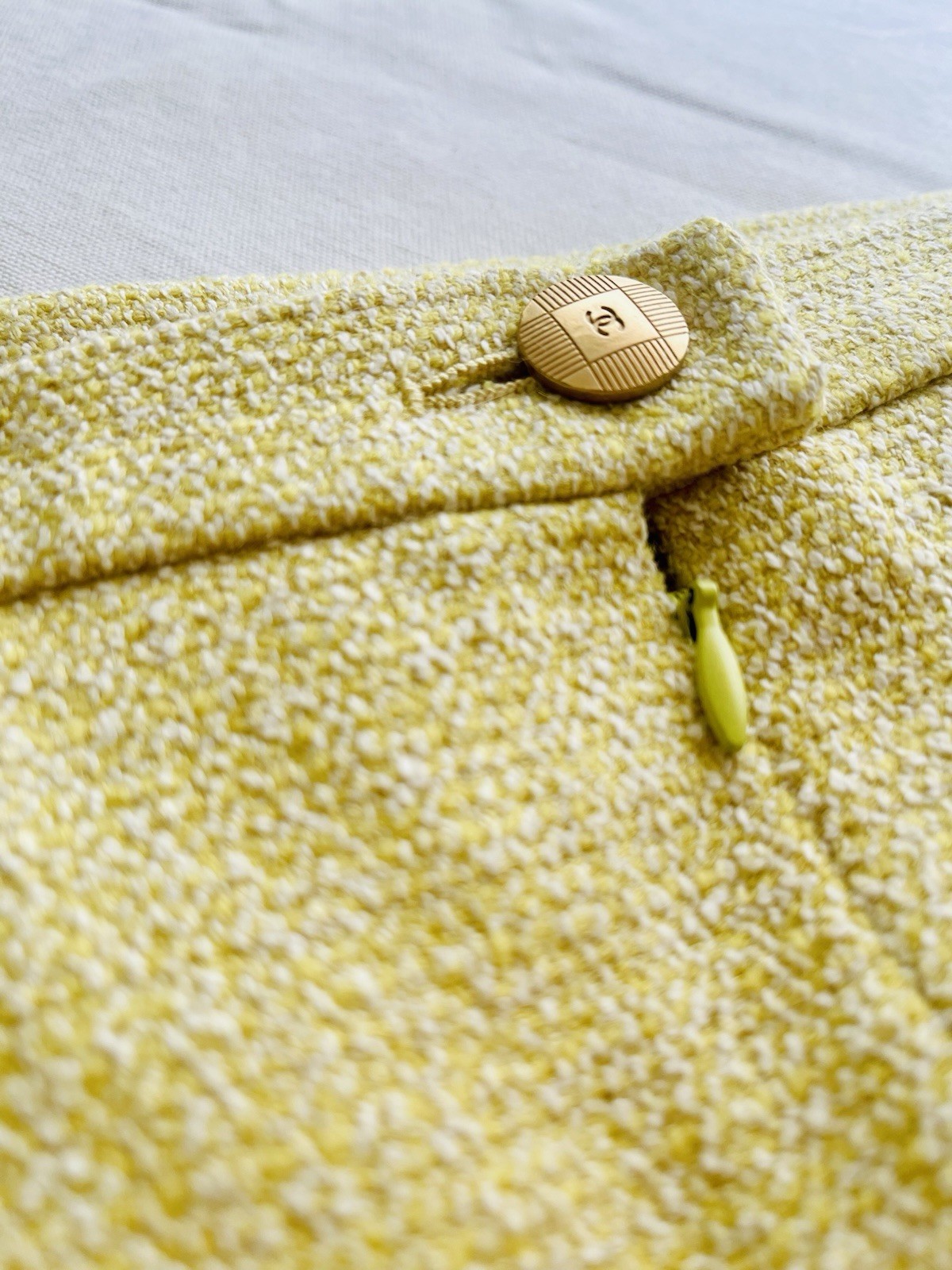 CHANEL Boutique Tweed Jacket Gold Buttons Gold Chain FR42 Authentic