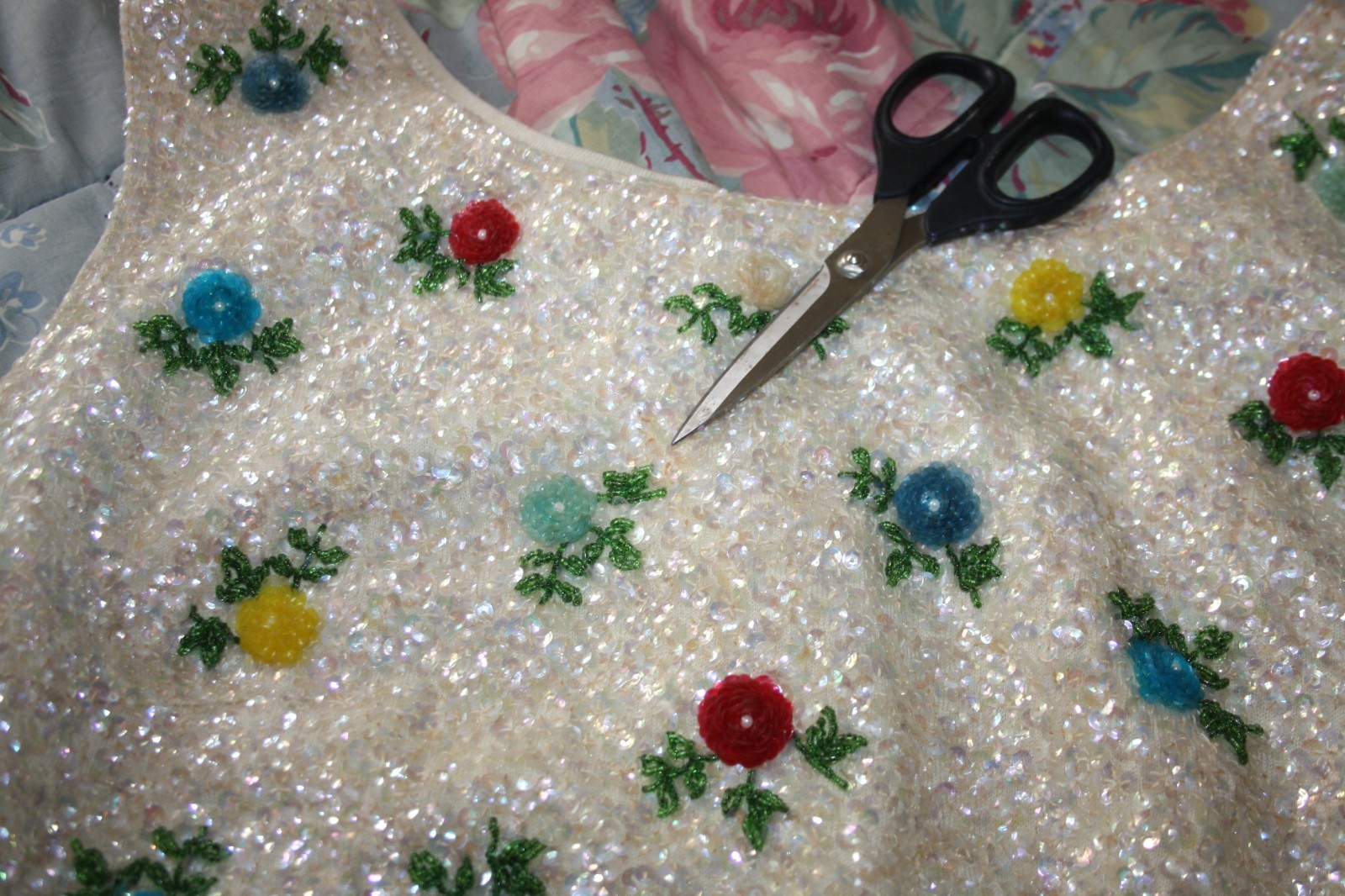 Vintage House of Gold Top Womens Size 42 Sequin Floral Beaded Sleeveless Wool HK