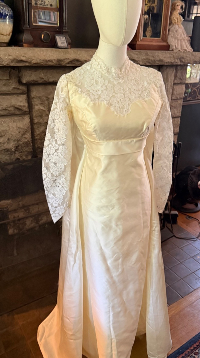 Vintage 1970’s Cottagecore Victorian Revival Wedding Gown / Dress XS / SM