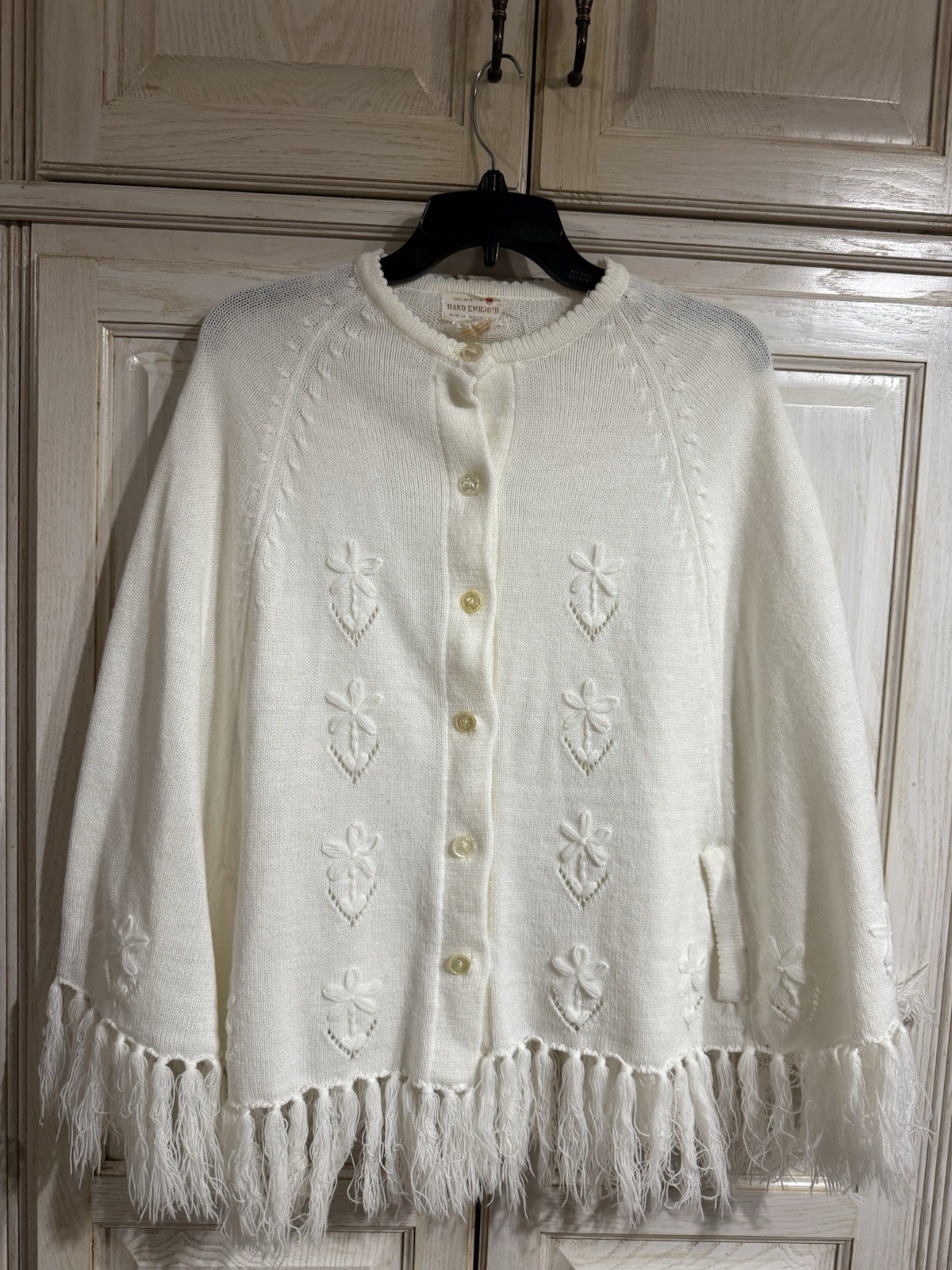 VTG 70’s White Hand Knit Boho Poncho CapeSweater Button Arm Holes Fringe Sz Med