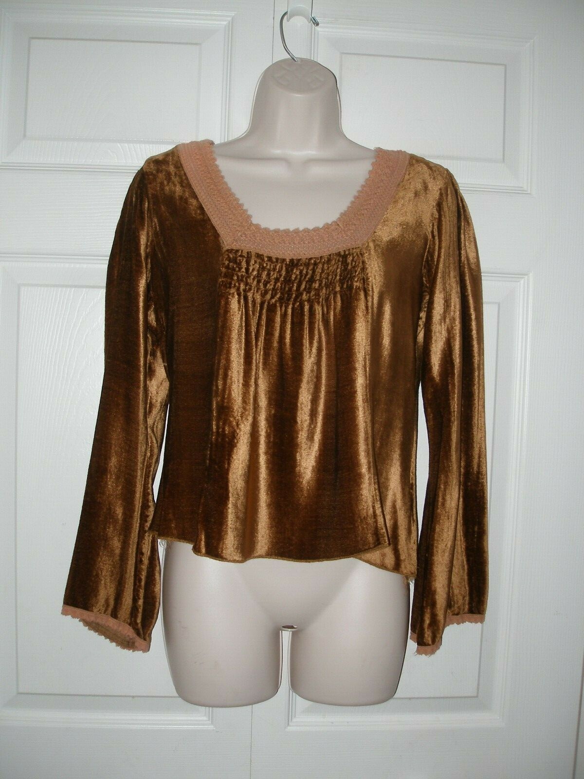 Women’s Medium Top Gold Velvet Long Sleeves Empire Style Bric-A-Brac Trim