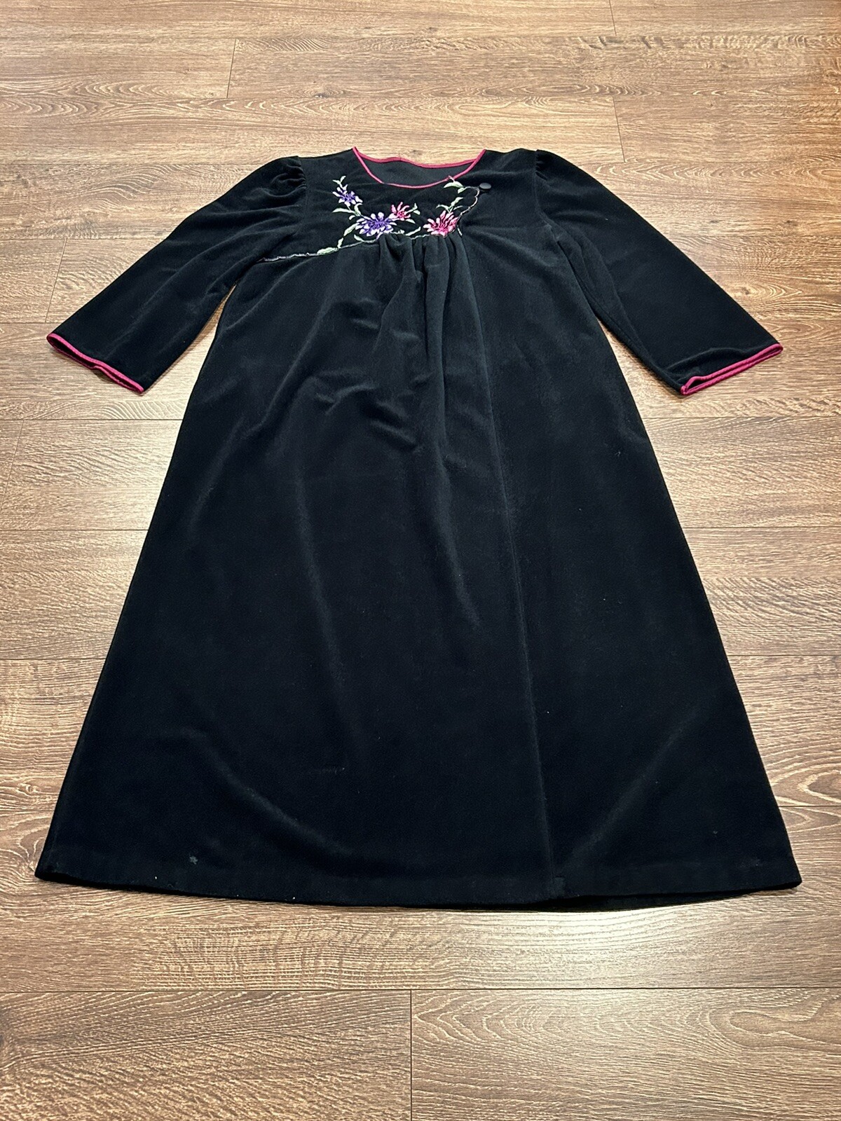 VTG VANITY FAIR Robe Women’s Petite S/M Black Fleece Floral Embroidered Pockets