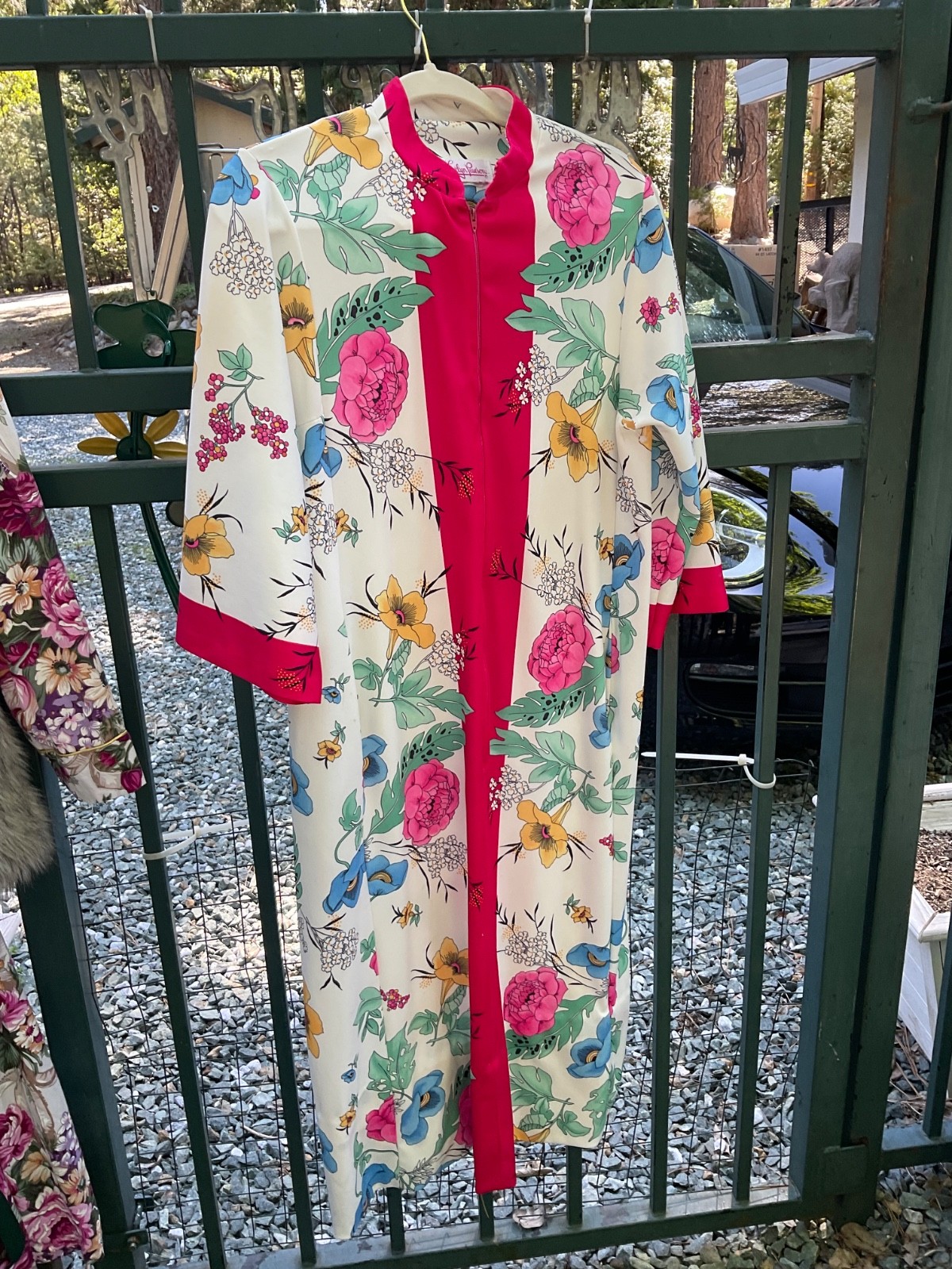 BP-EVELYN PEARSON VINTAGE SATIN FLORAL ZIP UP ROBE`-Medium