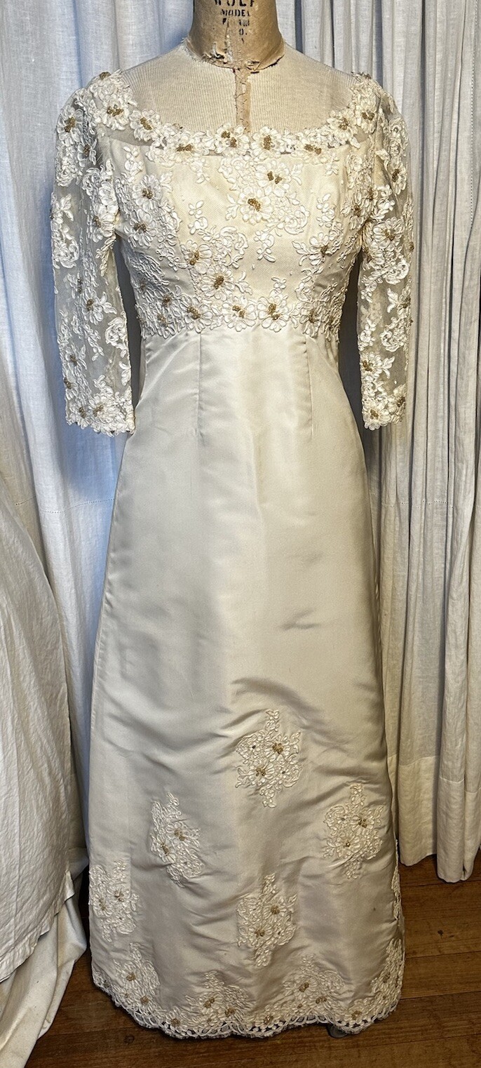True Vintage Women’s Ivory Silk /Lace A/line Wedding Dress Sz XS Pre-owned