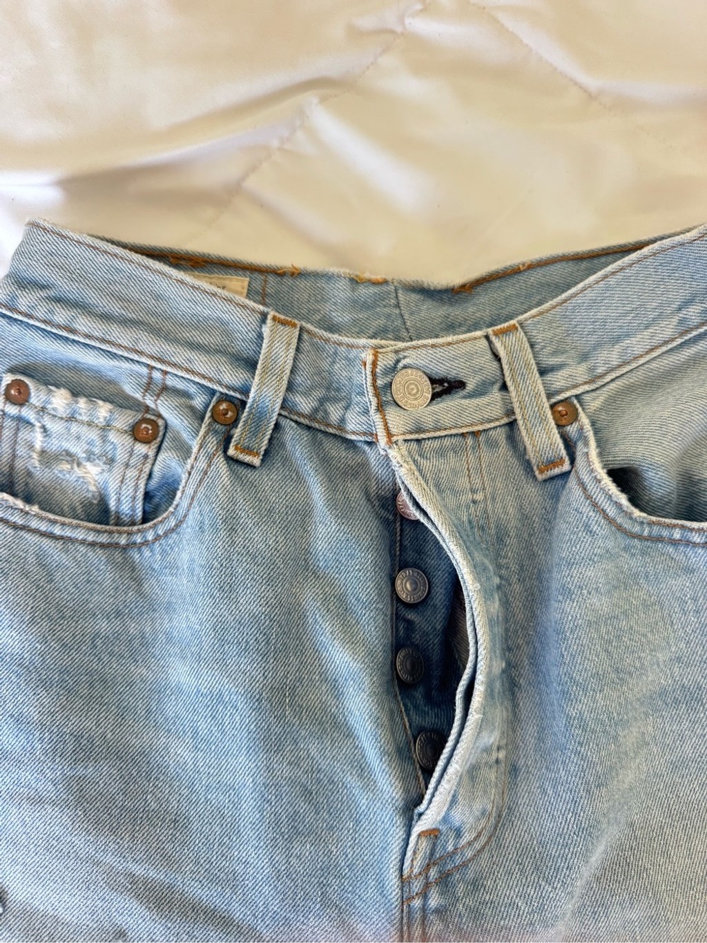 Vintage Levi’s 501 Light Wash Distressed Denim Jeans Women’s Size 0/2 Approx Y2K