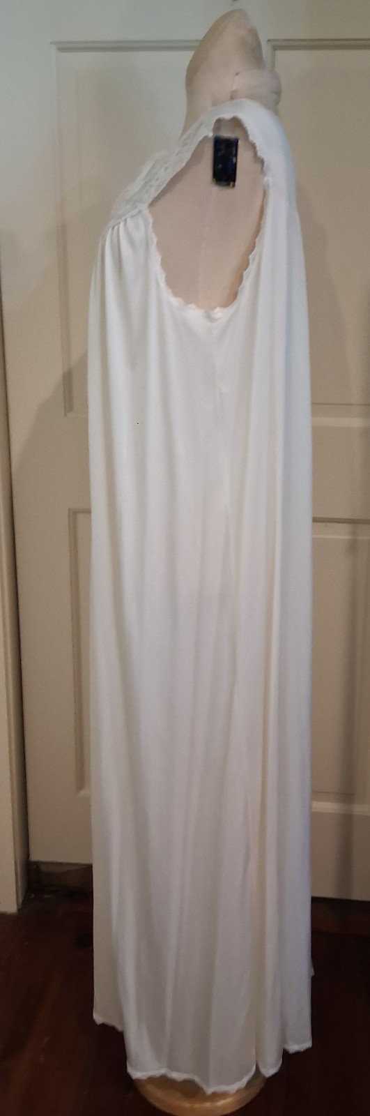 Shadowline Vintage Light Cream ivory Color Nylon Nightgown & Robe Set Size M