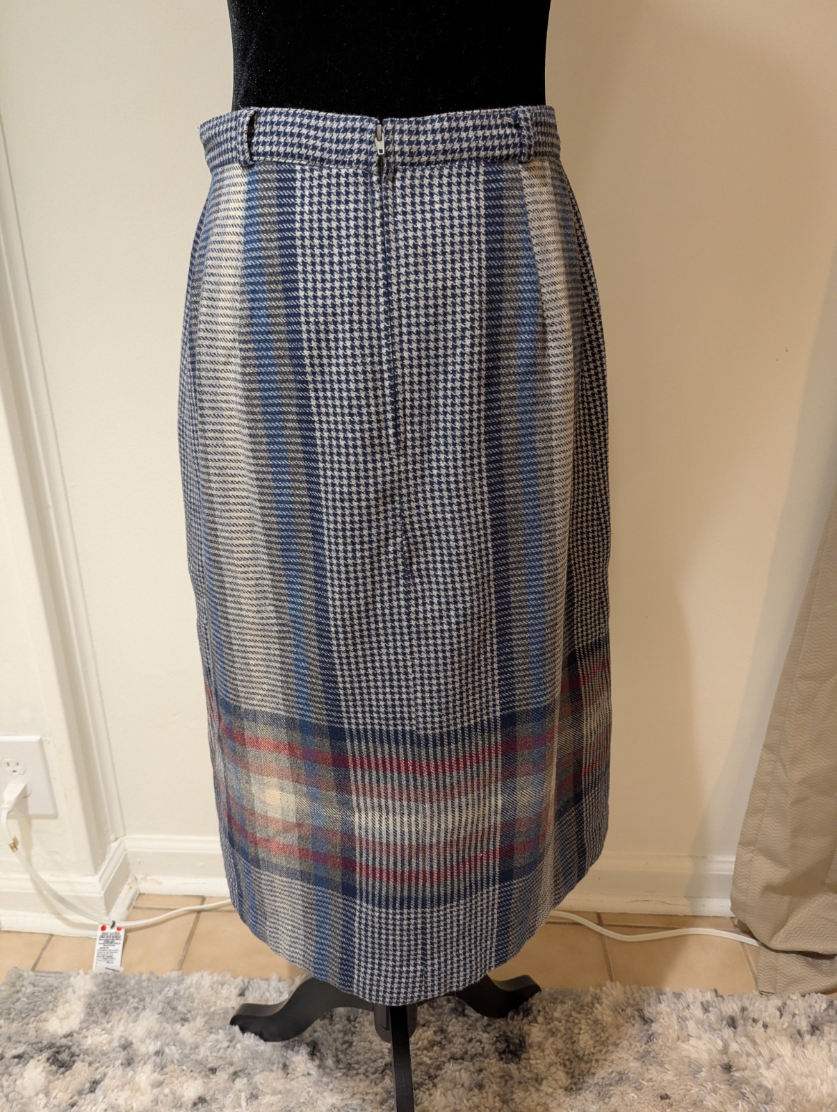 Vintage 1970s Panther ILGWU Womens Blue Grey Red Skirt Wool Poly Blend Medium