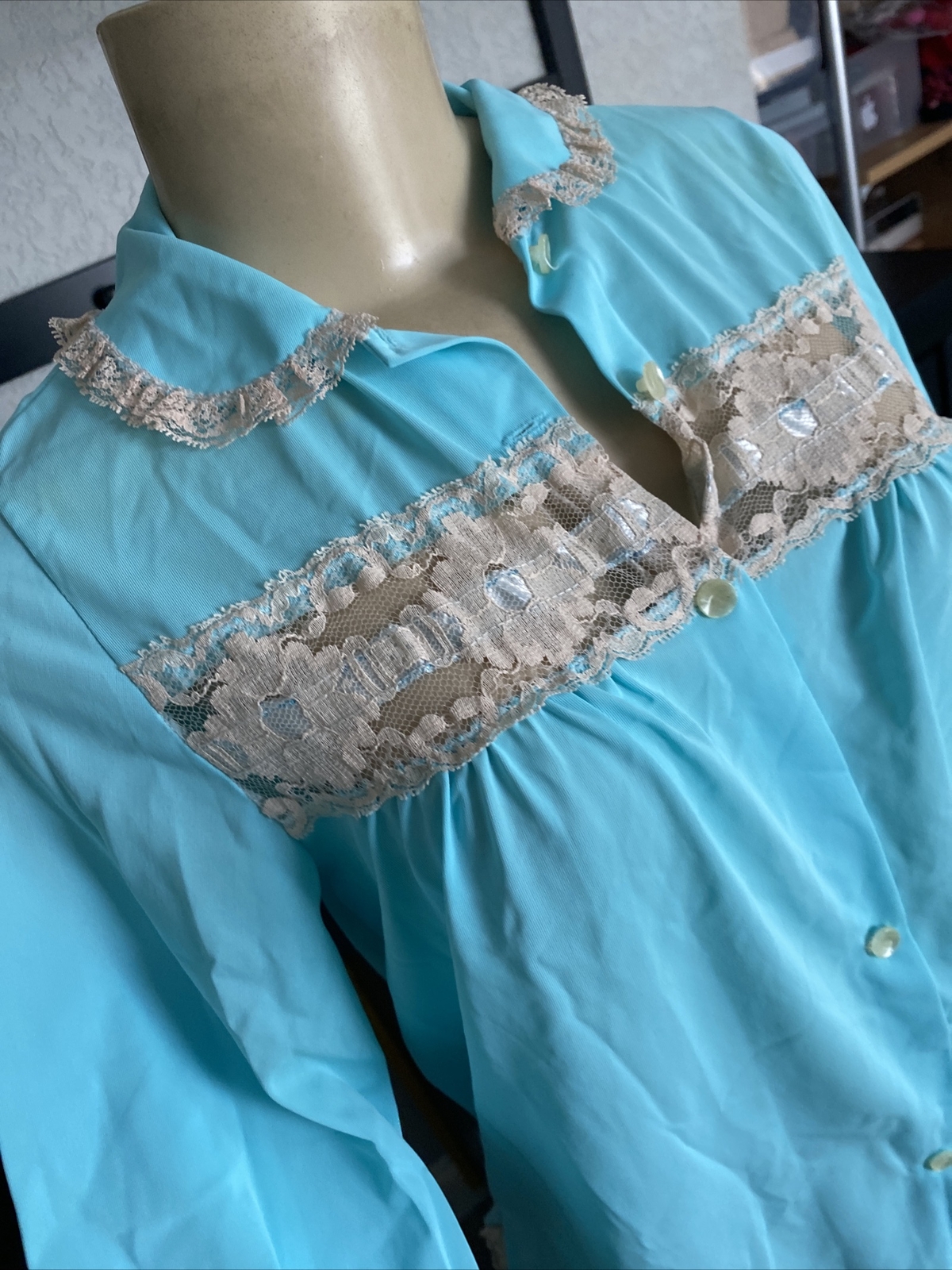 VINTAGE AVIAN Blue W/Lace Trim Bell Sleeves Frilly Sleep Shirt Sz Small 11b