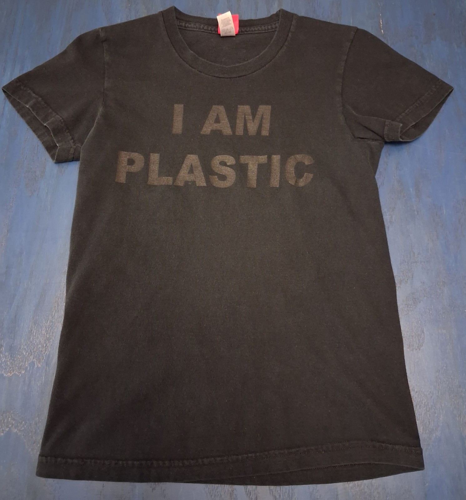 VTG Y2K Kidrobot I Am Plastic Black Graphic T Shirt Baby Tee Size Small Faded