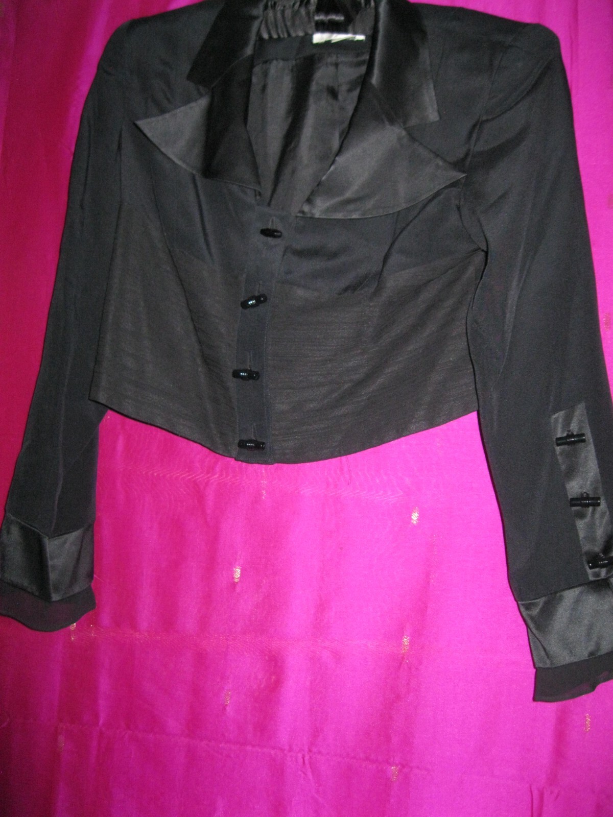 VINTAGE, SHORT BLACK SILK JACKET, SZ . 4 OR 6, L/S W/ SILK COLLAR, DRESSY, LINED