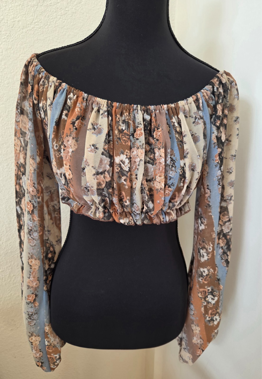 Vintage Multi colored Floral Striped Pattern Crop Top with Split Sleeves