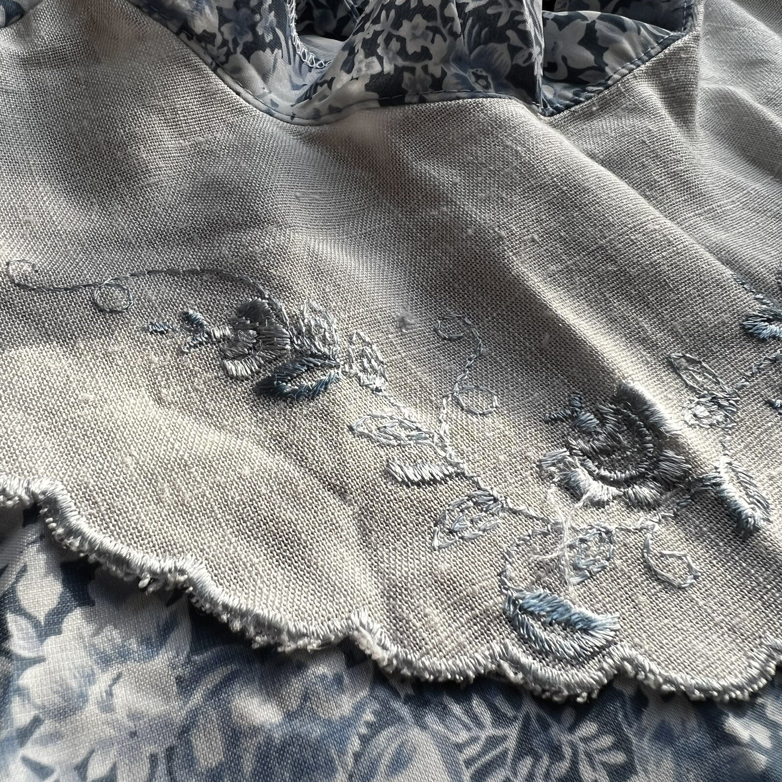 Vintage Victorian Lace Linen Ruffled Floral Blue Cottage Blouse Peasant 80s 8p
