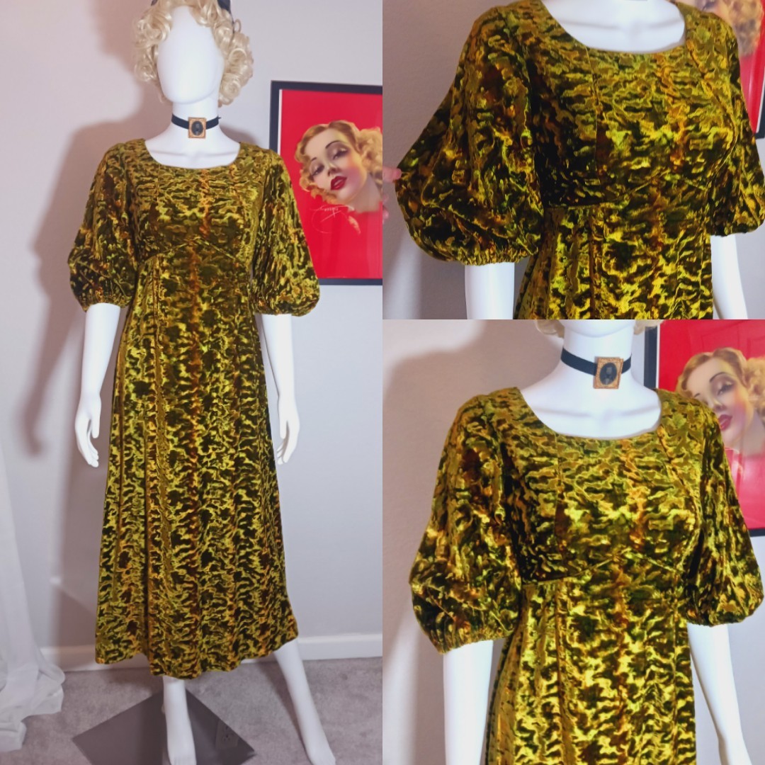 Vintage 1960s Renaissance Flocked Green Velvet Medieval Dress Puff Sleeve Small