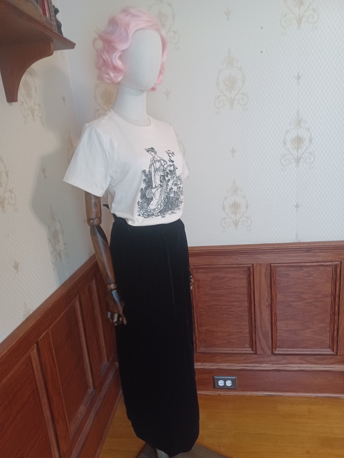 Vintage 1970s/1980s Intuitions Union-Made Black Velvet Gothic Maxi-skirt