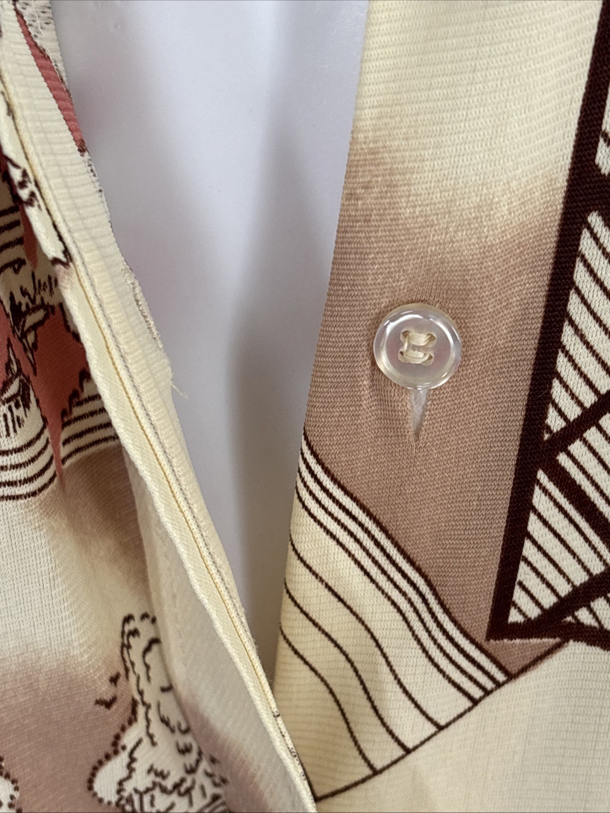 VTG 70s Women’s Disco Graphic Button Up Brown Pink LADY ARROW Dagger Collar