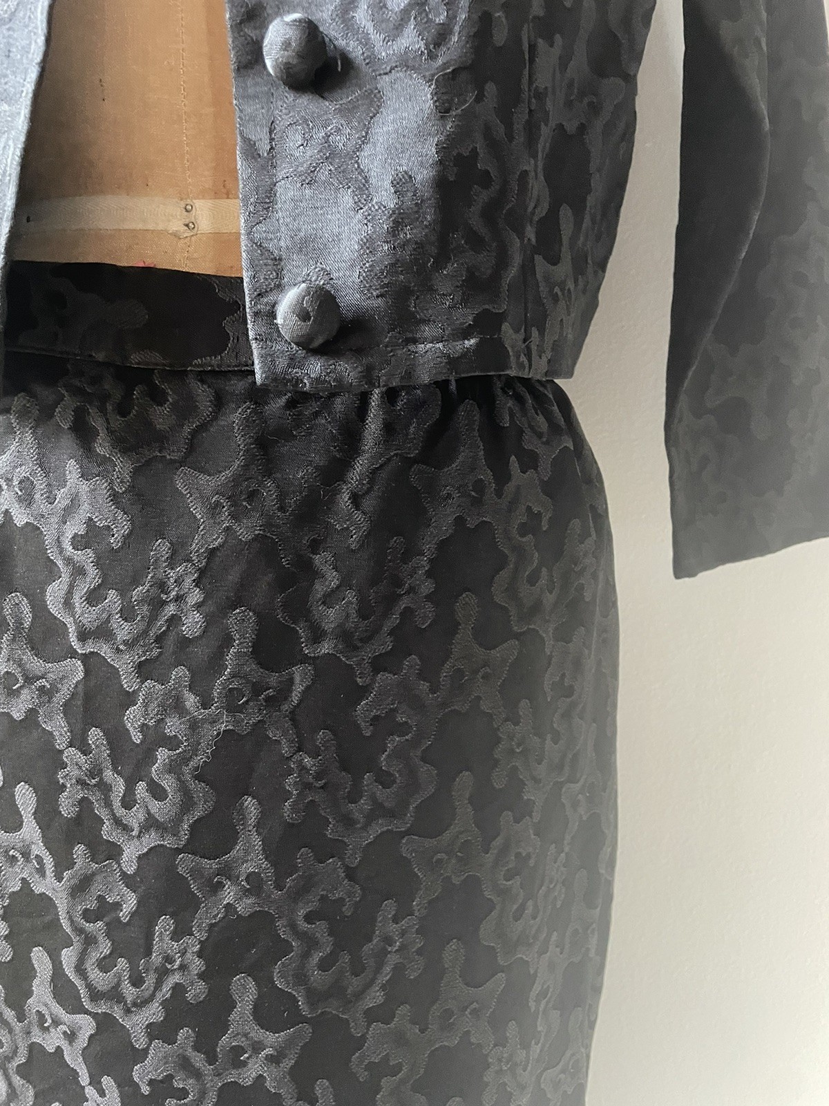 True Vintage 1950’s Stanton Jrs Petite Skirt Suit Black Jacquard Silk XS Petite