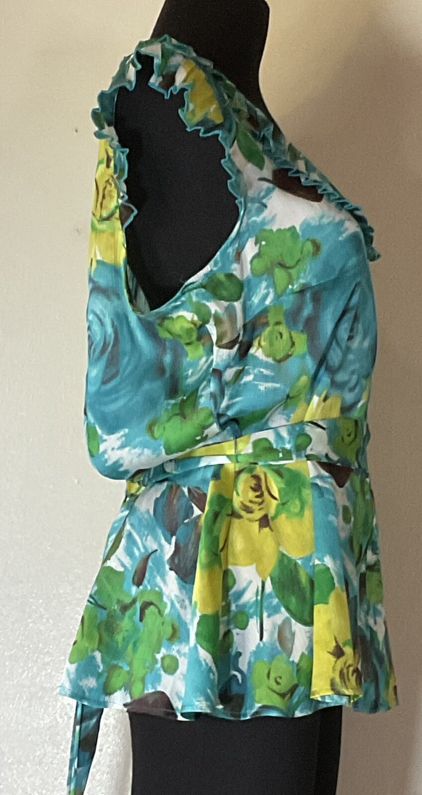 1960s Vibrant Bewitching Blue & Green Rose Floral Top Sleeveless Size Medium