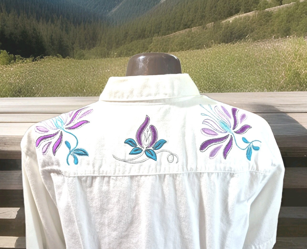 Vintage Woman XL White Cotton Floral Embroidery Vintage Tailored Western Inspire