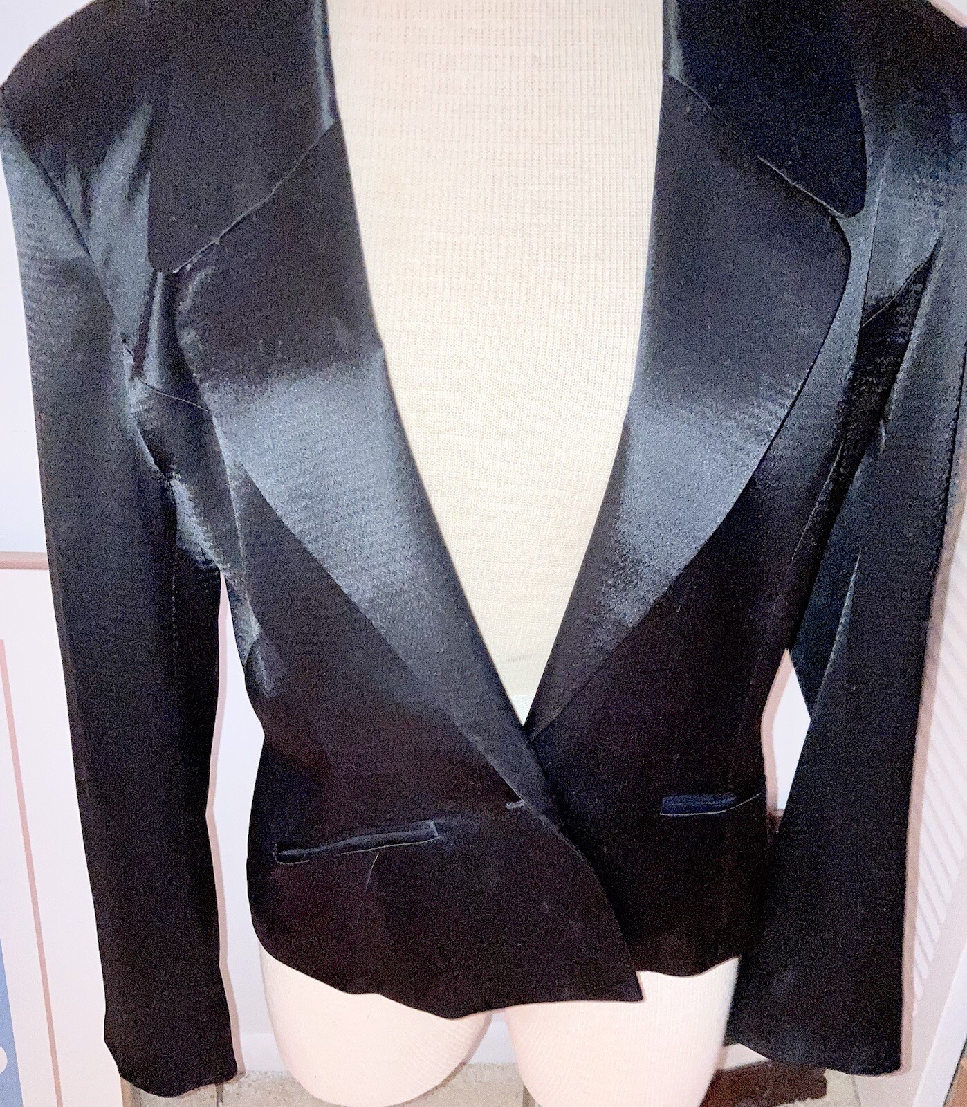 Vintage Woman’s Honey Bee Black Satin Cropped Tuxedo Jacket/Size 6/Very 1980s
