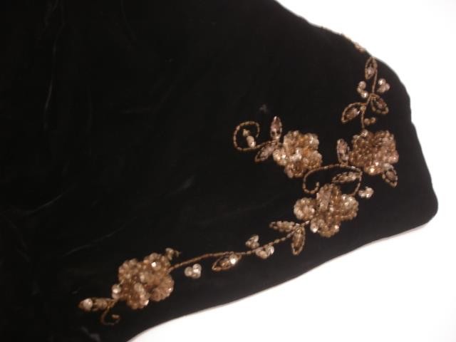 Women’s XS Vtg 1900’s Black Velvet Hooded Beaded Cloak Cape Opera Long Victorian