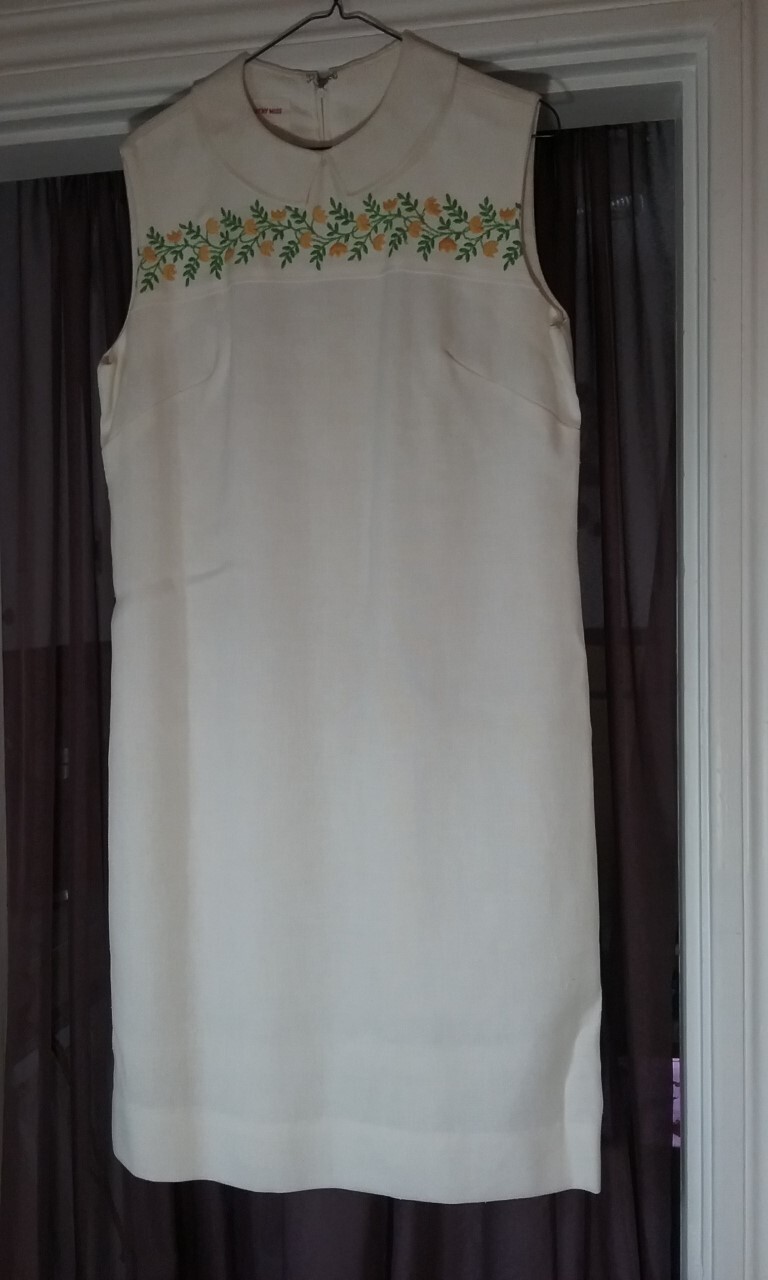 1950’s Retro Country Miss Linen White Dress Sleeveless Floral Embroidery size 16