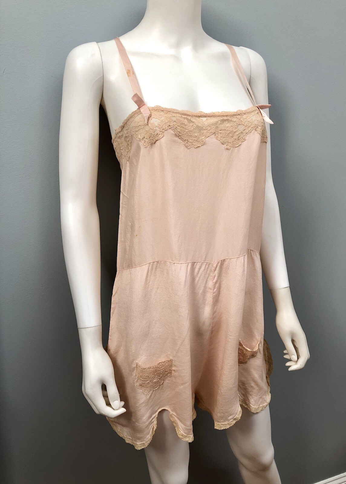 VTG 1930s Peachy SILK GEORGETTE & LACE Flapper Lingerie STEP-IN Teddy Chemise