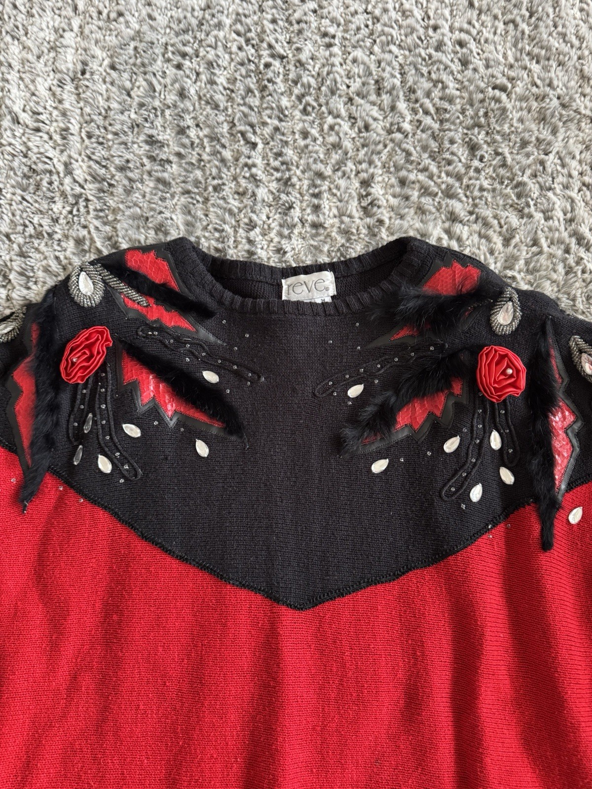 VTG EMINENT SWEATER „M” CREW NECK SCHOULDER PADS BEADED WITH RED FLOWERS