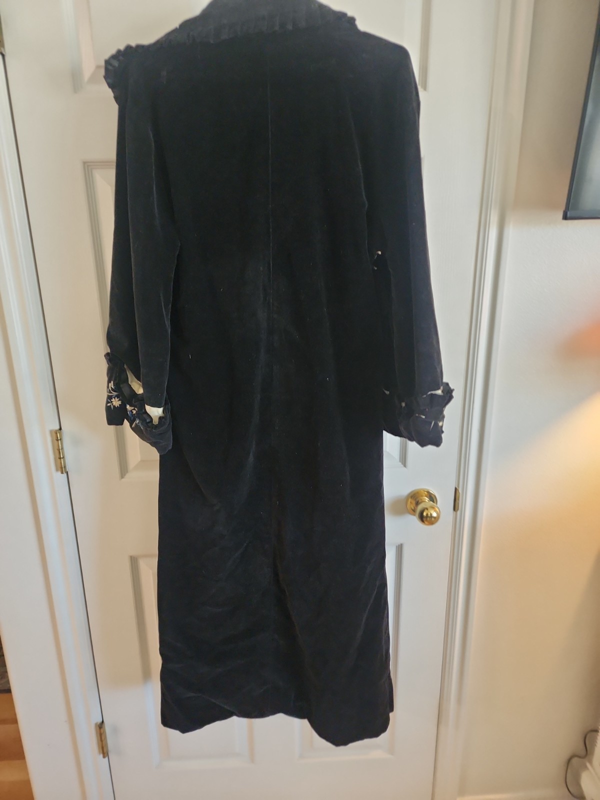 Vintage 1950s Japanese Souvenir Velvet Robe Coat Embroidered Bird Floral…