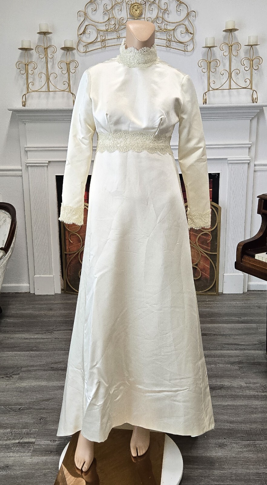Unbranded Vintage 1960s 70s Ivory Satin Alencon Long Sleeve Wedding Dress sz 4