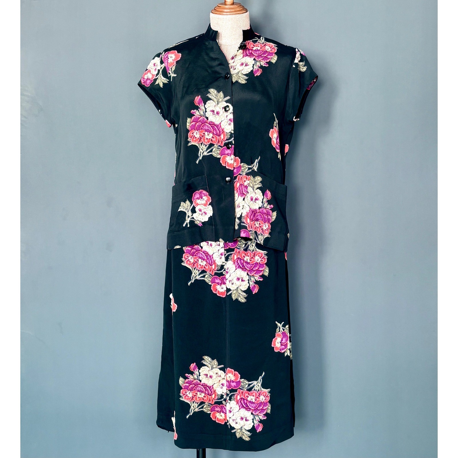 Vintage Asian Skirt Suit | Sz 4 | 100% Silk Floral Cheongsam Hostess – 1970s 80s