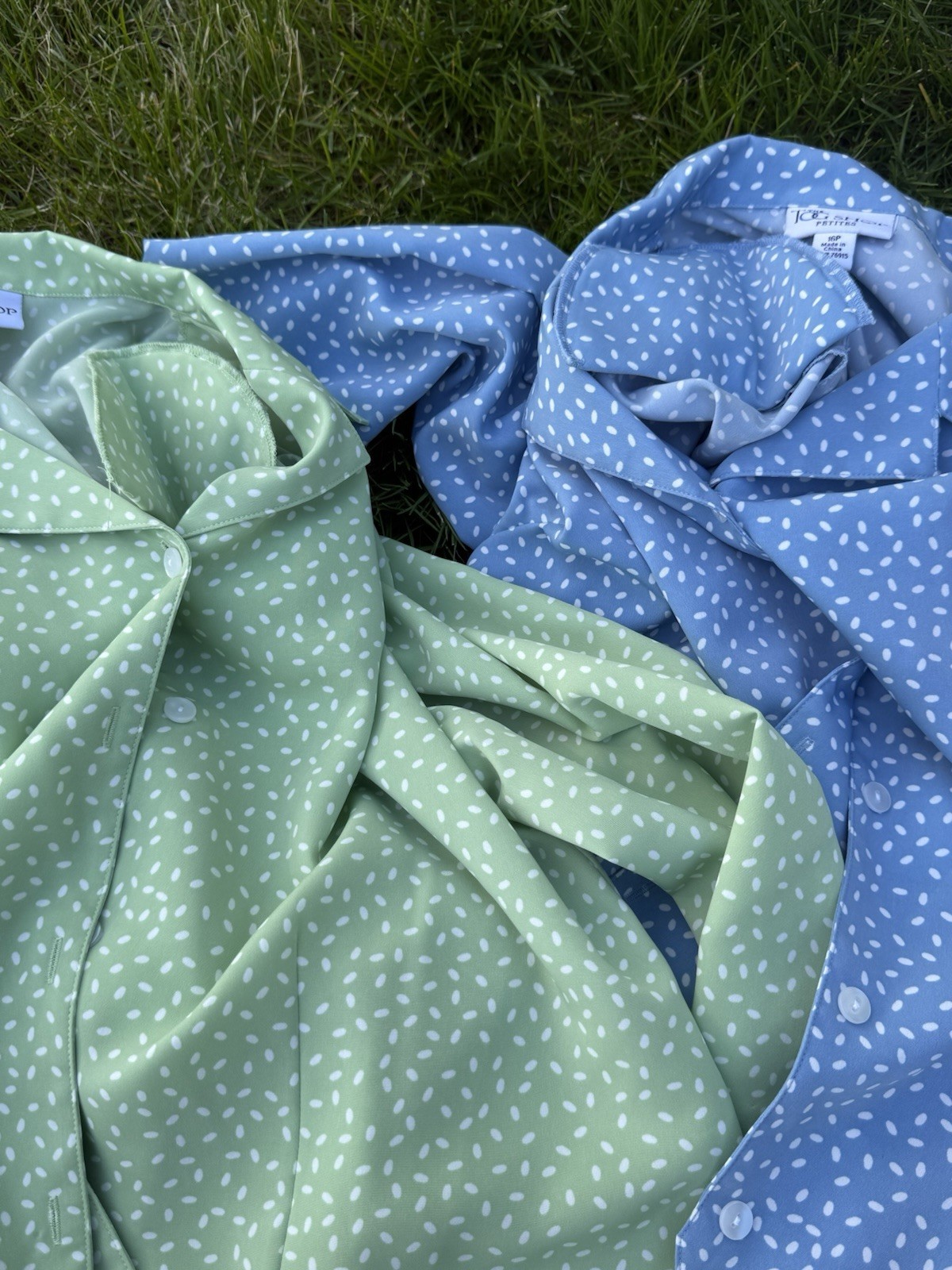 2 The Tog Shop Vtg Women’s 16 Petite 3/4 Button Up Polkadot Blouses. Green/Blue