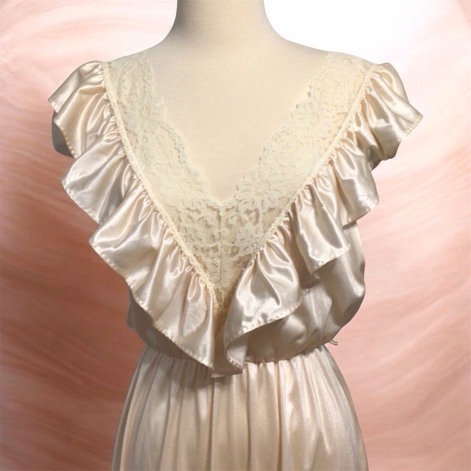 Vintage Nylon Ruffled Lace Nightgown Size M Ivory Missing Waist Tie