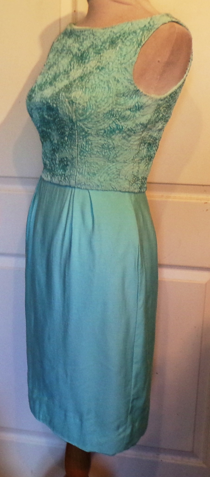 Vintage 60s Aqua Blue Sleeveless Dress Ribbon Art Bodice B34