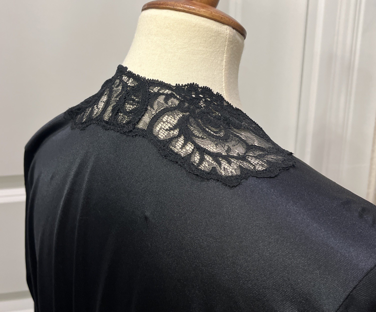 Vintage 70-80s Olga Black Silky Nylon Lace Robe M USA 94250 Glamorous READ!