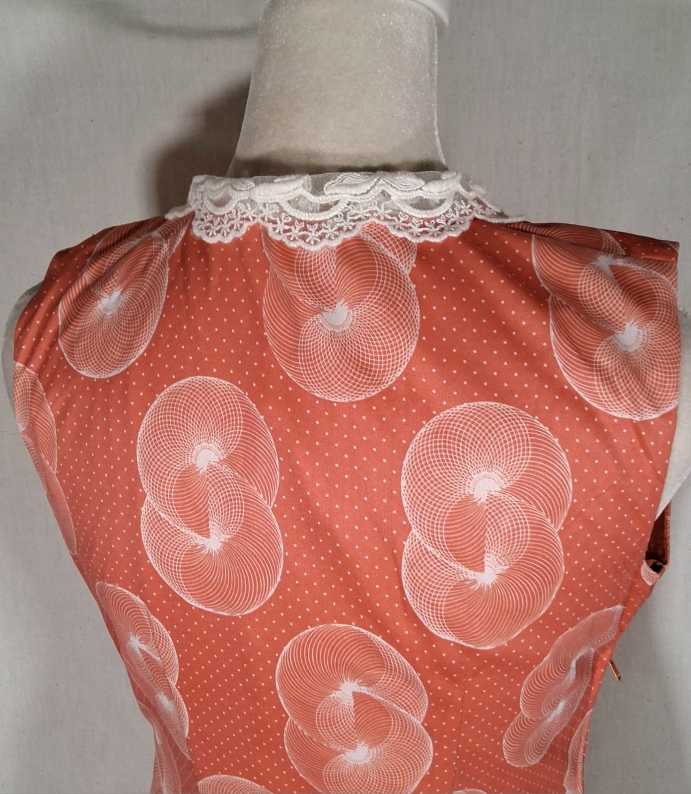 Vtg 70s Sleeveless Qi Pao Style Slamon And White Geometric Design Size Sm