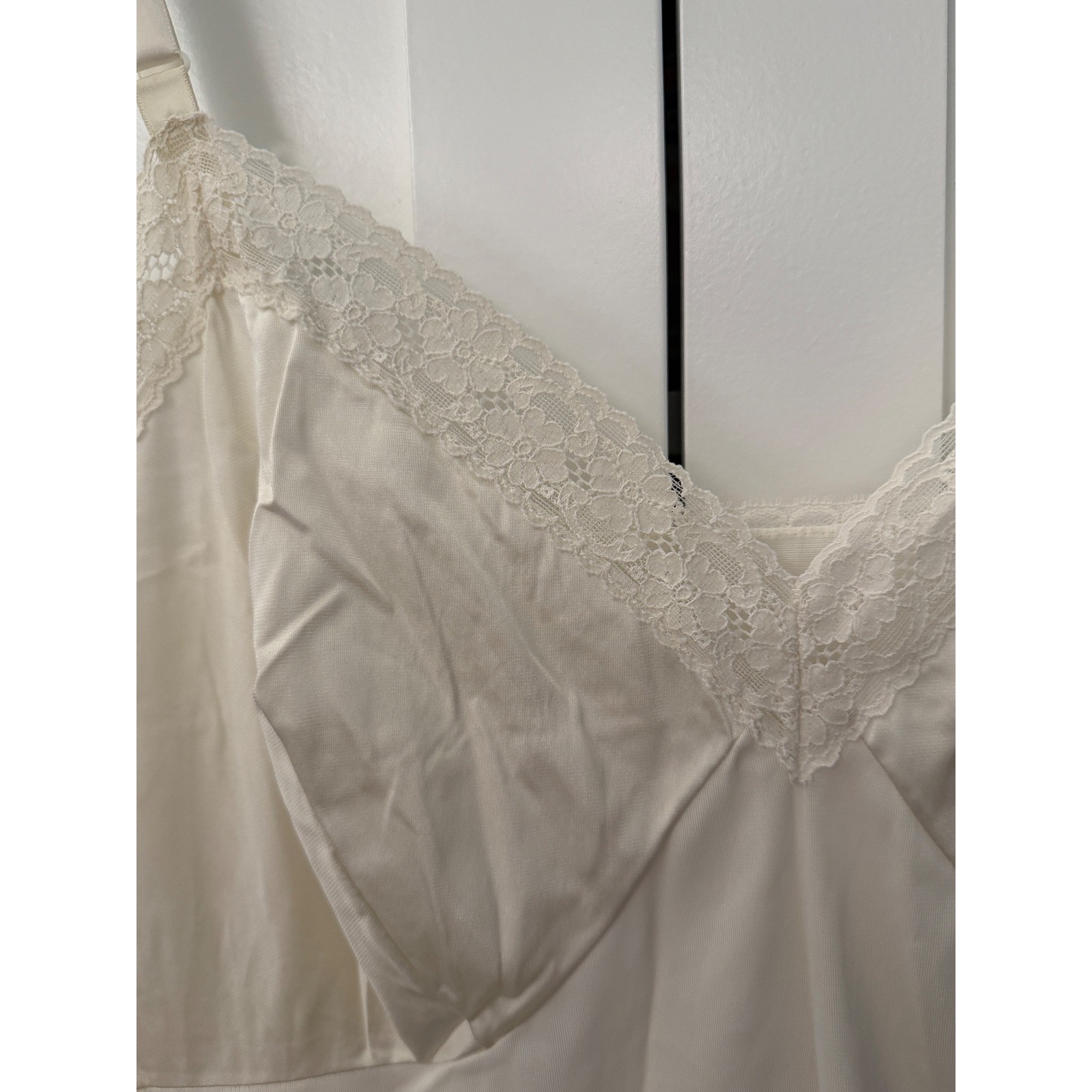 Vanity Fair Vintage Cream Lace Full Slip Antron III Nylon Size 44 Made in USA