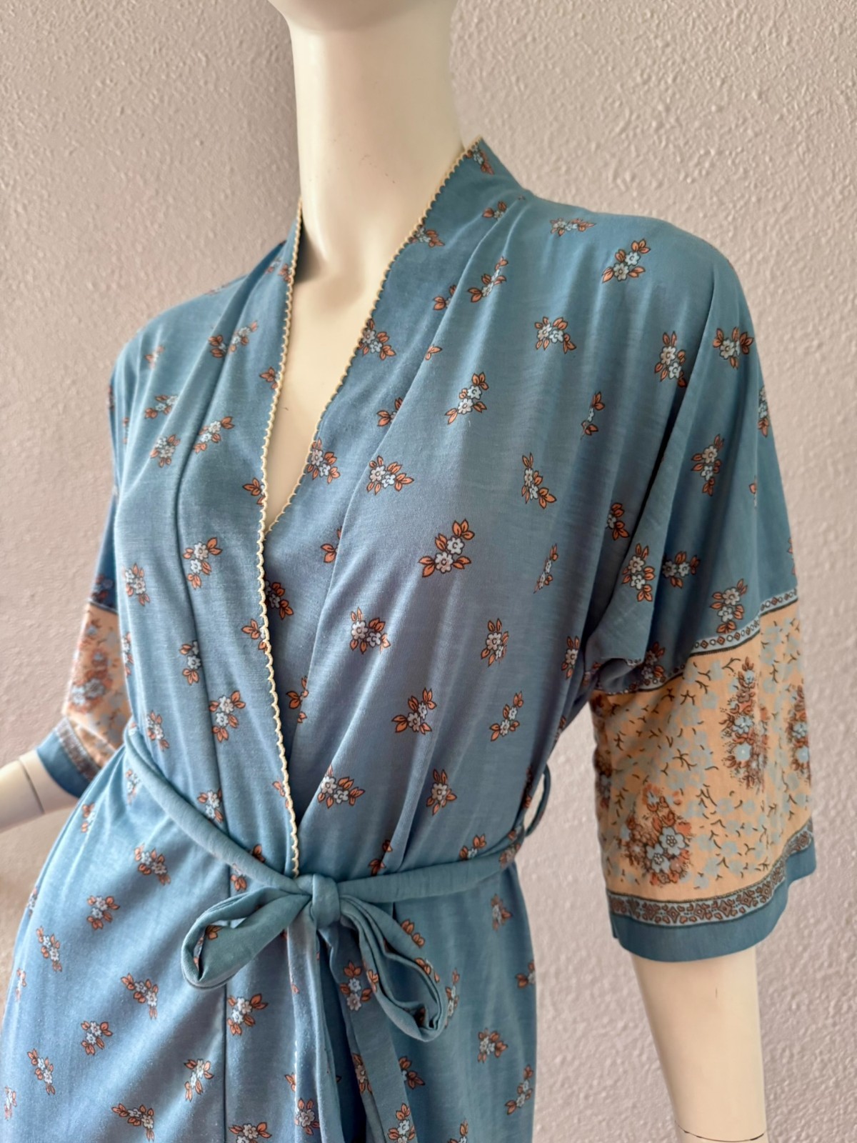 Vintage 70s Paisley TRES BELLE Dolman Sleeve Kimono Robe S